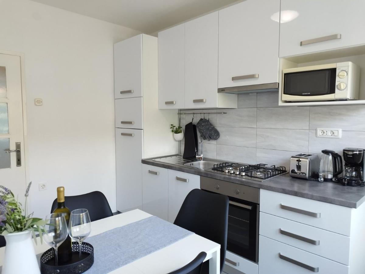 Antemma Apartment Pola Esterno foto